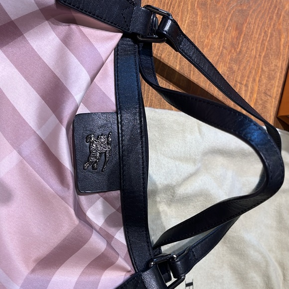 Burberry Bag. Good condition. See photos Littles stains. - Picture 2 of 9